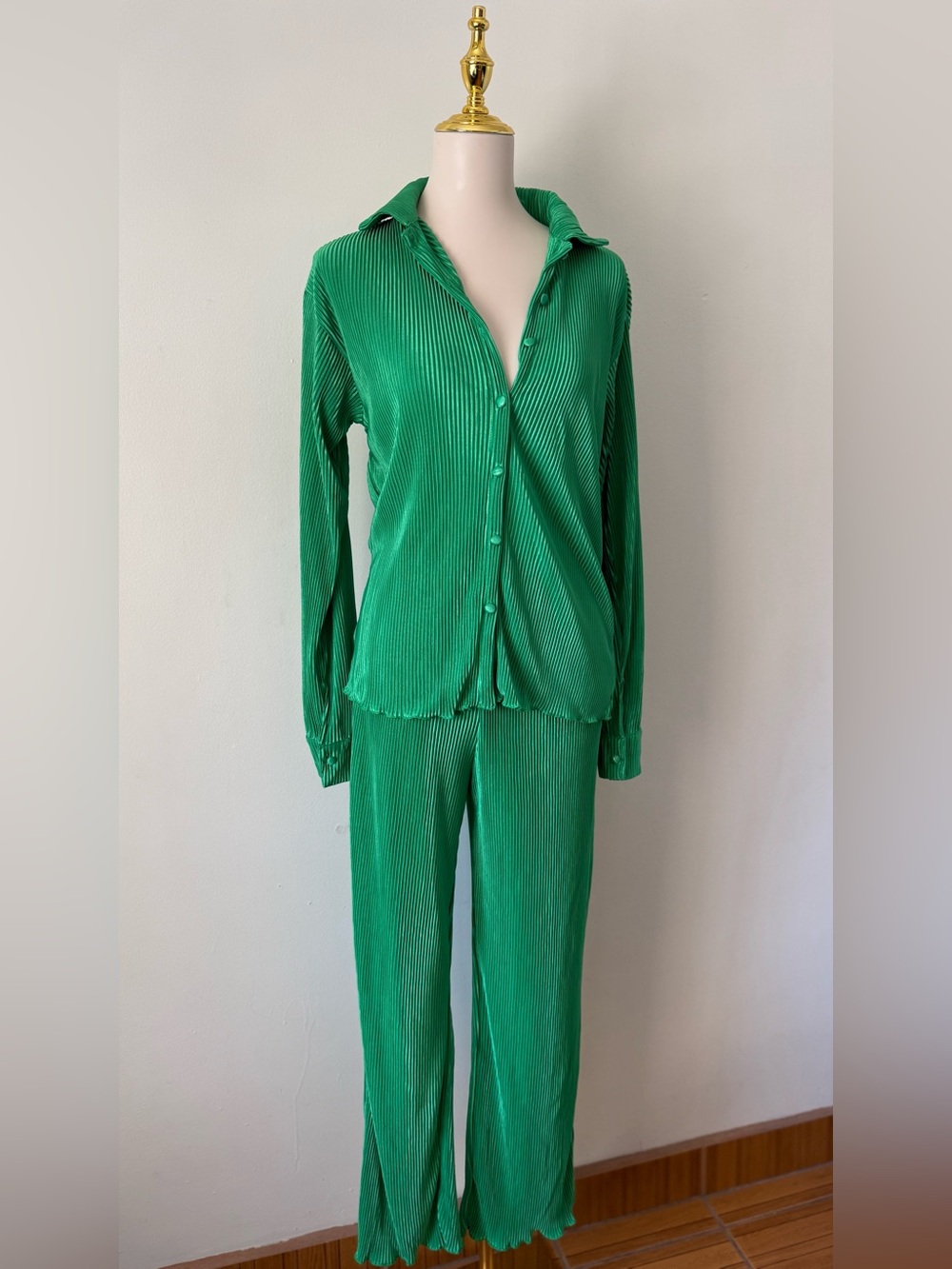 NWOT ! Women's Green Ribbed Pleated Summer Set Size S